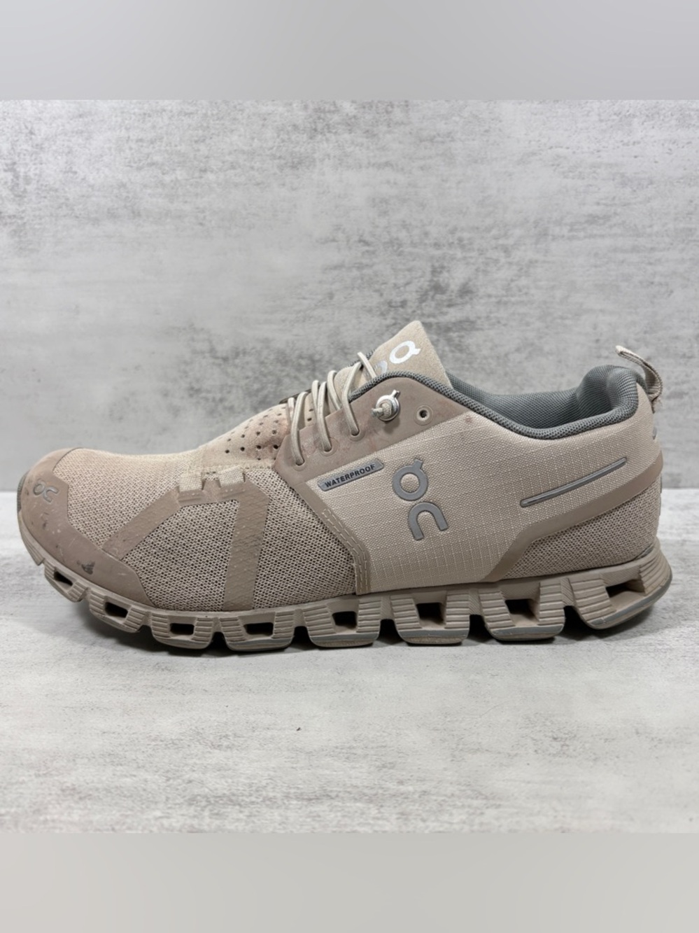 On Cloud 5 Waterproof Running Shoes - Women's Size 8 - Cream